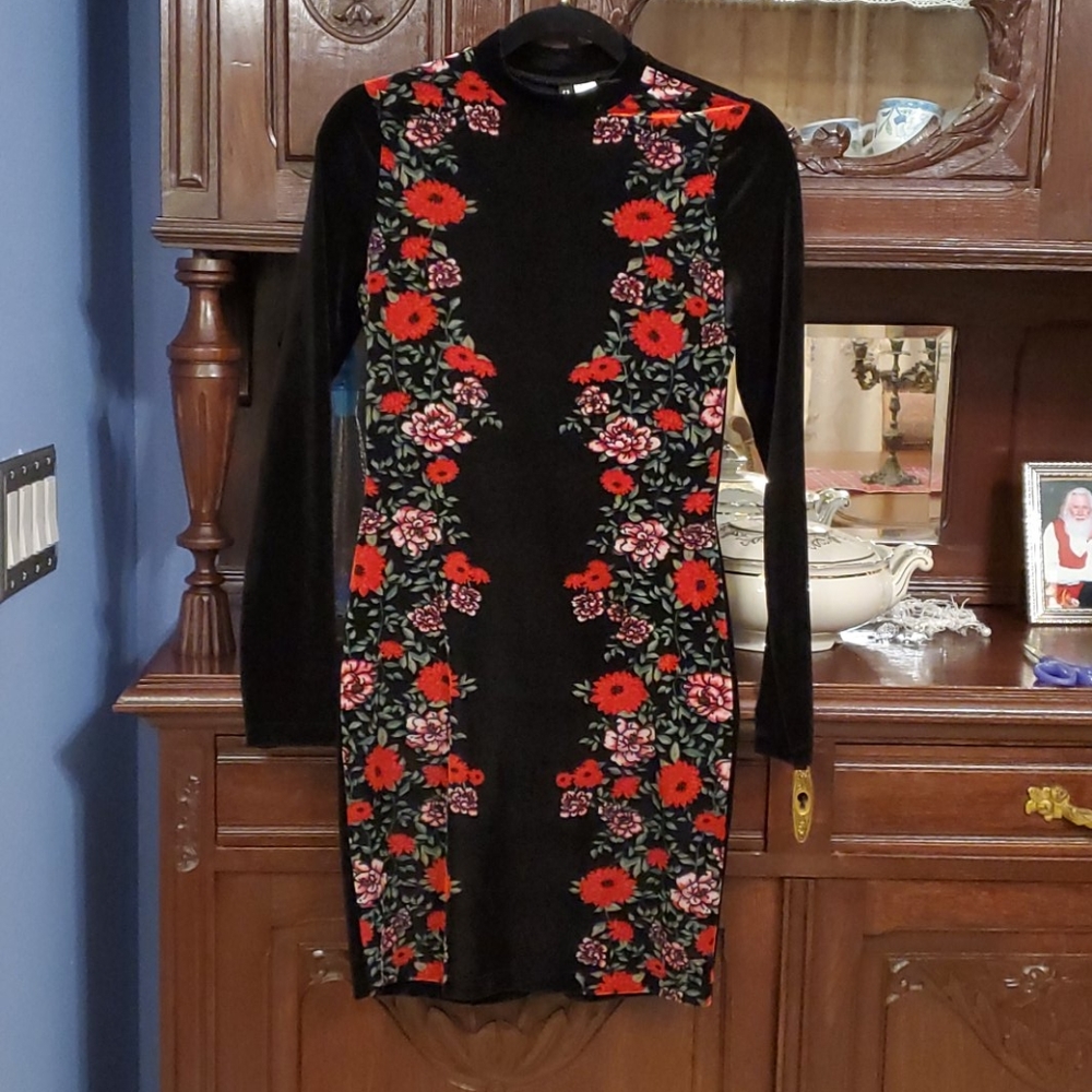 Velvety stretch dress, black/red floral, size 4